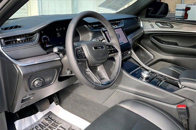 2024 Jeep Grand Cherokee L Vehicle Photo in INDEPENDENCE, MO 64055-1314
