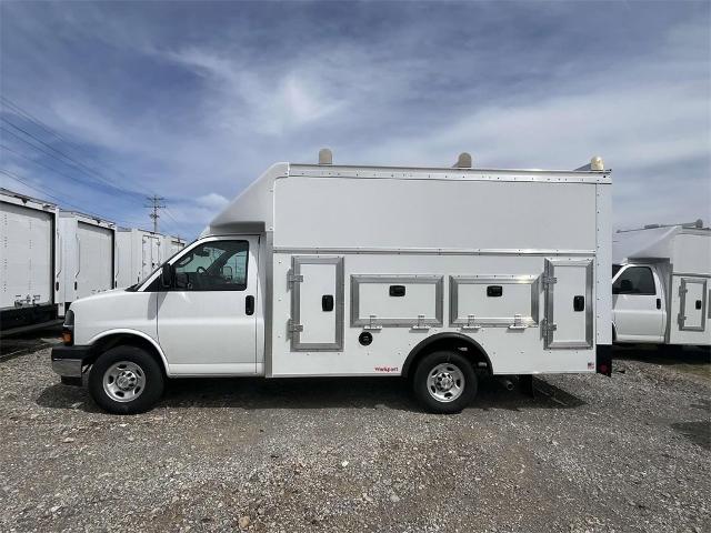 2025 Chevrolet Express Cutaway 3500 Vehicle Photo in ALCOA, TN 37701-3235