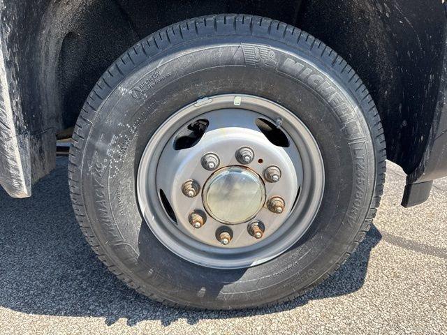 2025 GMC Sierra 3500 HD Chassis Cab Vehicle Photo in MEDINA, OH 44256-9631