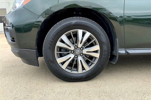 2018 Nissan Pathfinder Vehicle Photo in TOPEKA, KS 66609-0000