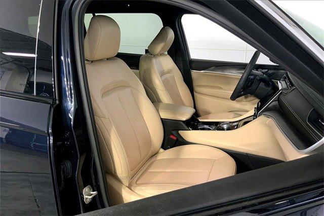 2023 Jeep Grand Cherokee L Vehicle Photo in KANSAS CITY, MO 64114-4545