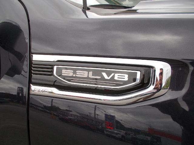 2023 GMC Sierra 1500 Vehicle Photo in LOWELL, MA 01852-4336