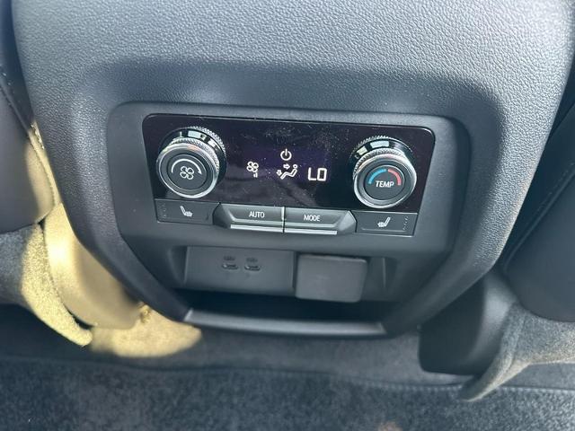 2025 Buick Enclave Vehicle Photo in COLUMBIA, MO 65203-3903