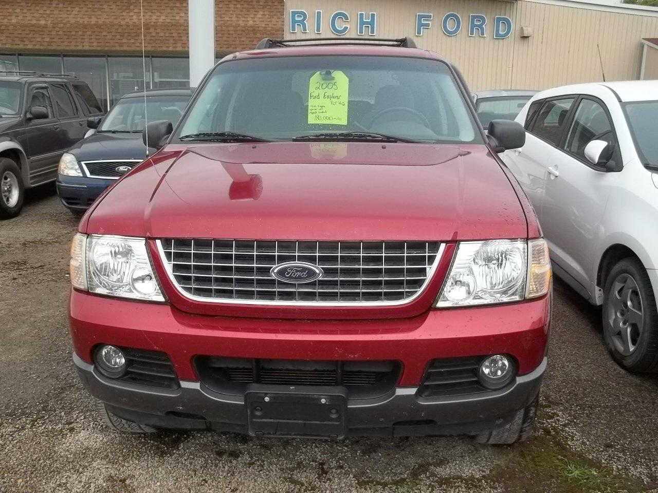 Used 2005 Ford Explorer XLT with VIN 1FMZU63K75ZA26198 for sale in Delavan, IL