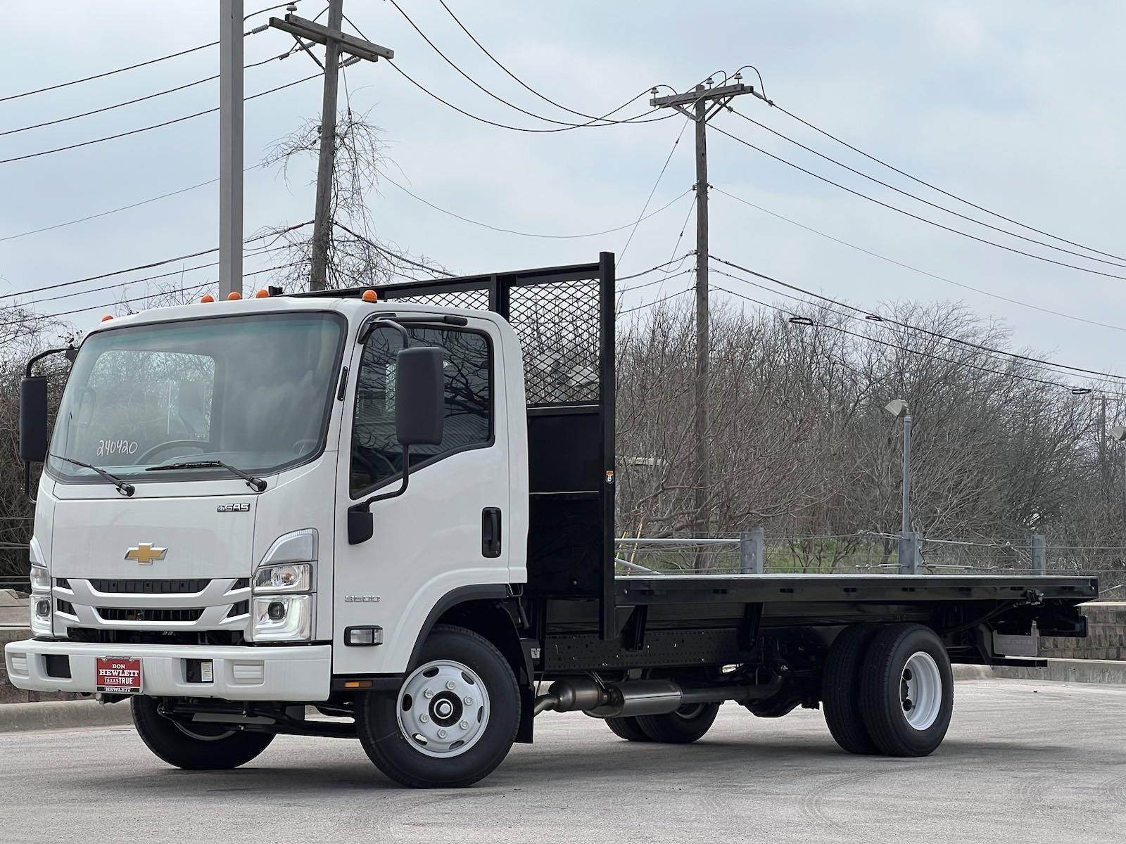 2024 Chevrolet Low Cab Forward 3500 Vehicle Photo in GEORGETOWN, TX 78626-7508