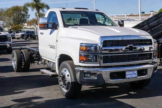 2023 Chevrolet Silverado Chassis Cab Vehicle Photo in VENTURA, CA 93003-8585