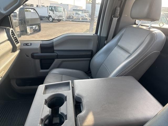 2019 Ford Super Duty F-350 SRW Vehicle Photo in VENTURA, CA 93003-8585