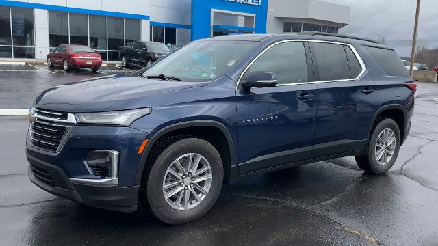 2022 Chevrolet Traverse Vehicle Photo in MOON TOWNSHIP, PA 15108-2571