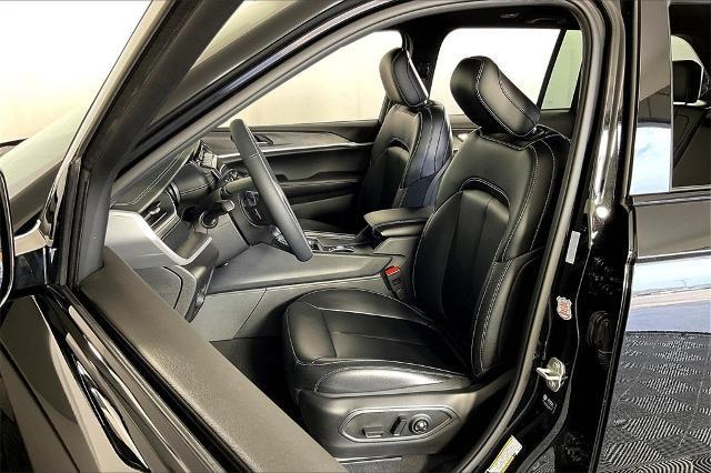 2024 Jeep Grand Cherokee Vehicle Photo in Tulsa, OK 74129
