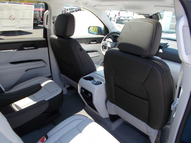 2026 GMC Acadia Vehicle Photo in LOWELL, MA 01852-4336