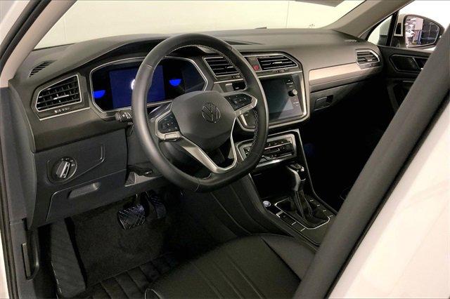 2024 Volkswagen Tiguan Vehicle Photo in KANSAS CITY, MO 64114-4502