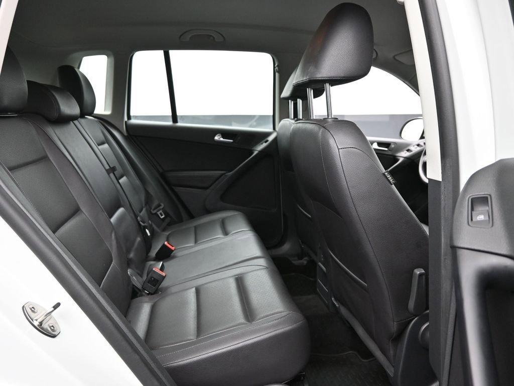 2017 Volkswagen Tiguan Vehicle Photo in Marion, IA 52302
