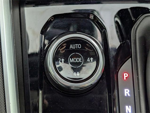 2024 Chevrolet Colorado Vehicle Photo in ENGLEWOOD, CO 80113-6708