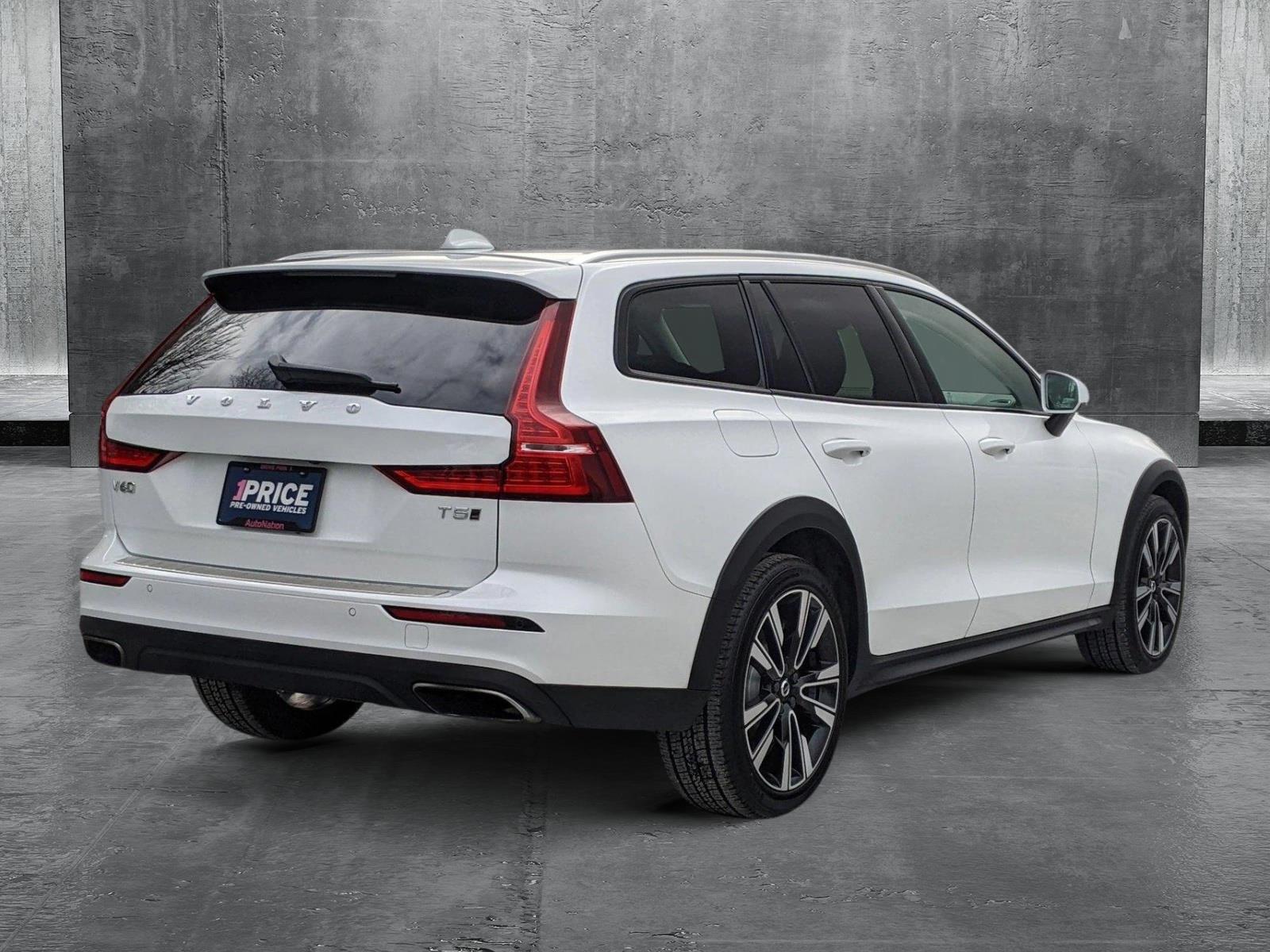 2020 Volvo V60 Cross Country Vehicle Photo in Cockeysville, MD 21030