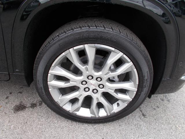 2025 GMC Acadia Vehicle Photo in LOWELL, MA 01852-4336
