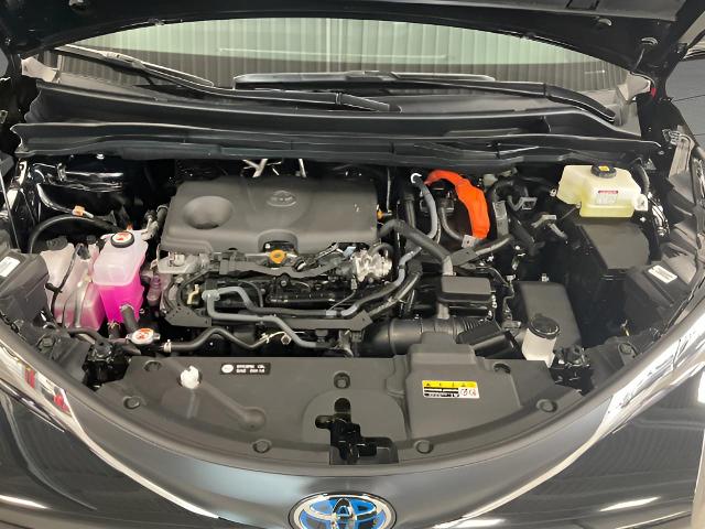 2025 Toyota Sienna Vehicle Photo in Oshkosh, WI 54904
