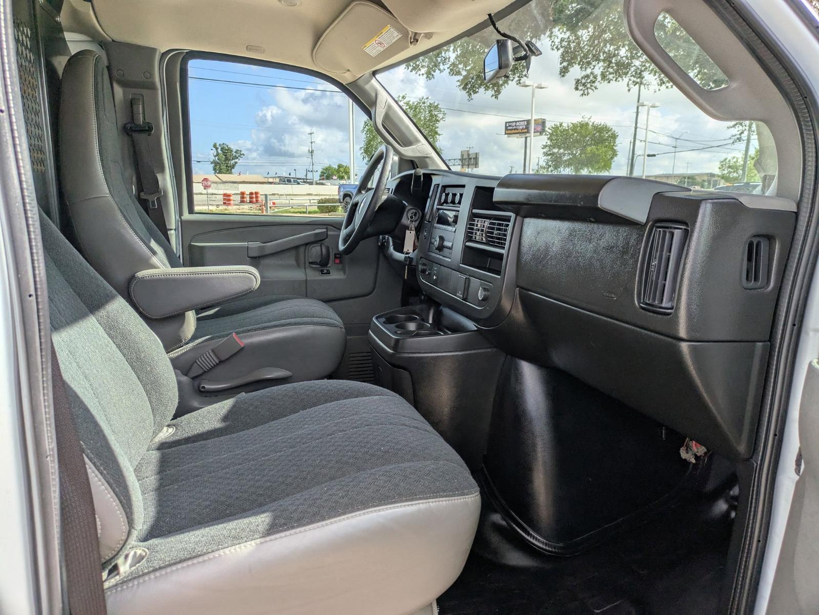 2023 Chevrolet Express Cargo 2500 Vehicle Photo in SELMA, TX 78154-1460