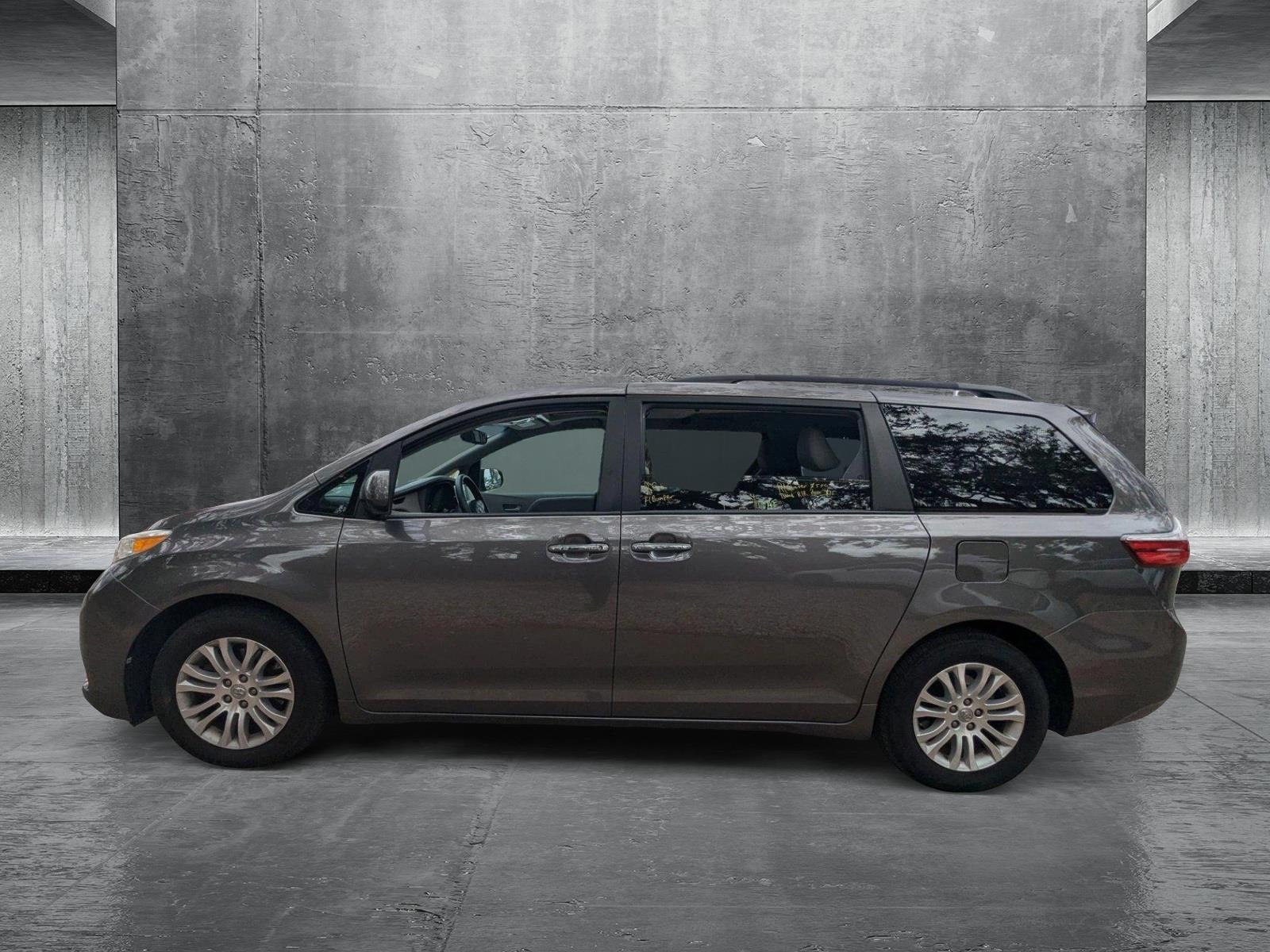 2017 Toyota Sienna Vehicle Photo in Tampa, FL 33614