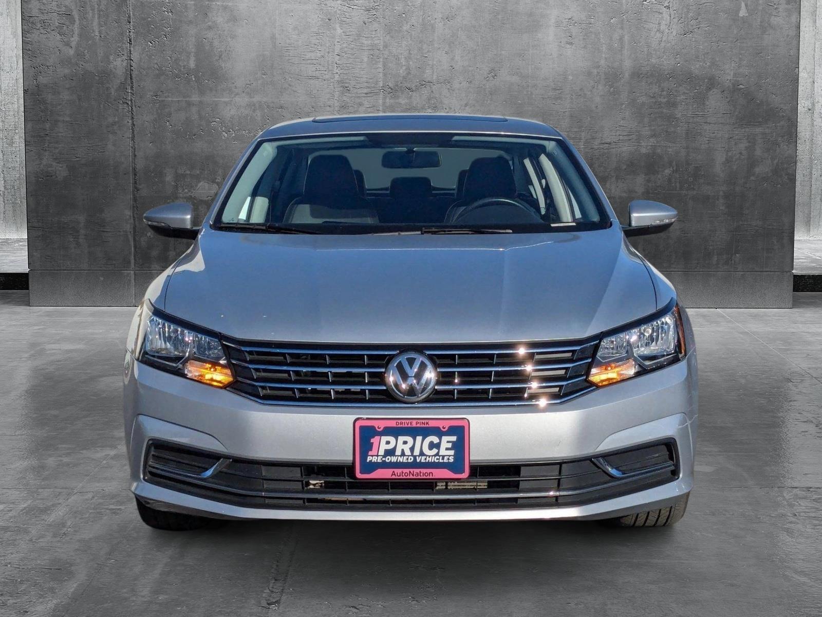 2019 Volkswagen Passat Vehicle Photo in VALENCIA, CA 91355-1705