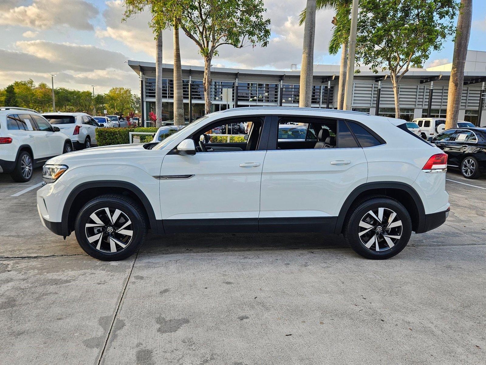 2022 Volkswagen Atlas Cross Sport Vehicle Photo in Pembroke Pines , FL 33027