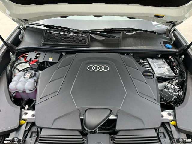 2025 Audi Q8 Vehicle Photo in HOUSTON, TX 77090
