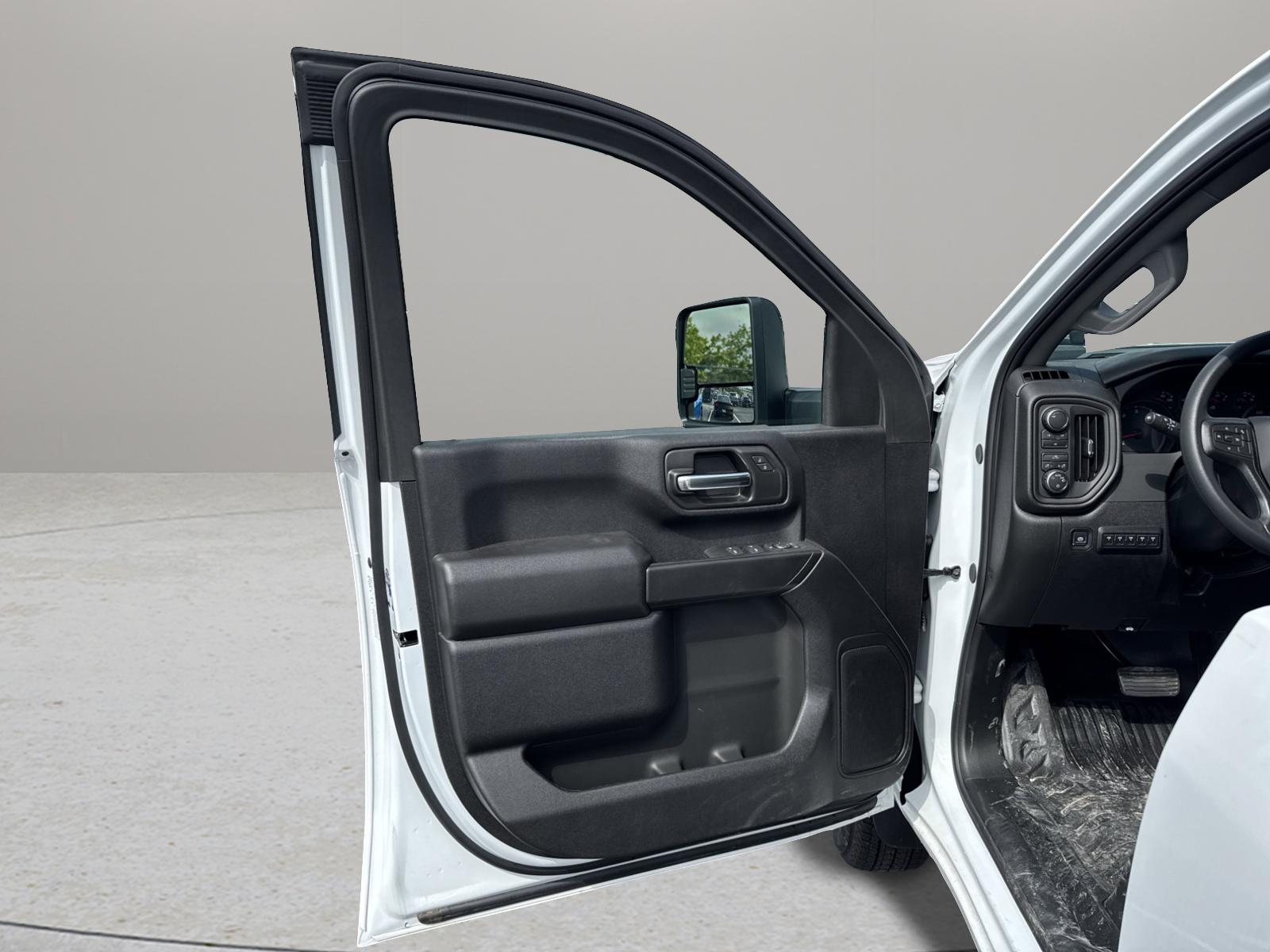 2025 Chevrolet Silverado 3500 HD Chassis Cab Vehicle Photo in GEORGETOWN, TX 78626-7508