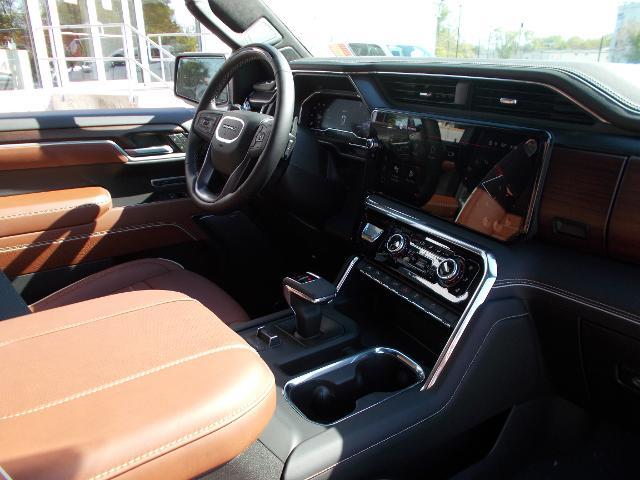 2025 GMC Sierra 1500 Vehicle Photo in LOWELL, MA 01852-4336