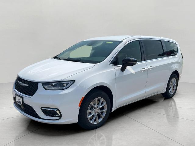 2025 Chrysler Pacifica Vehicle Photo in Kaukauna, WI 54130