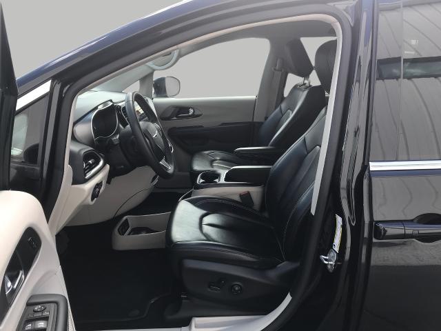 2023 Chrysler Pacifica Vehicle Photo in GREEN BAY, WI 54303-3330