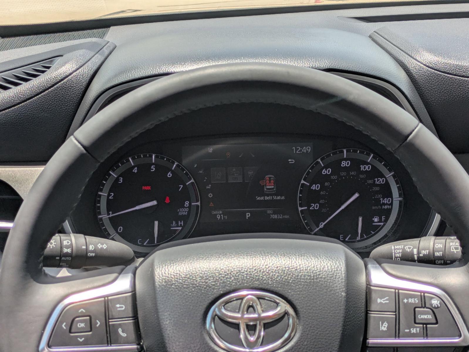 2021 Toyota Highlander Vehicle Photo in SELMA, TX 78154-1460