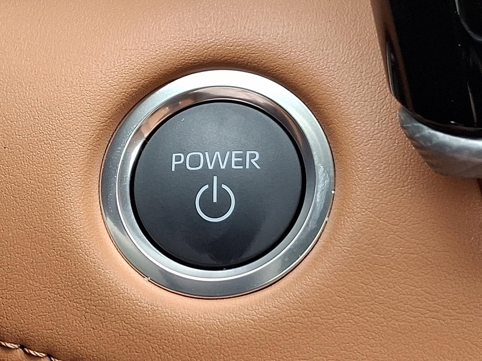 2025 Toyota Highlander Vehicle Photo in Trevose, PA 19053