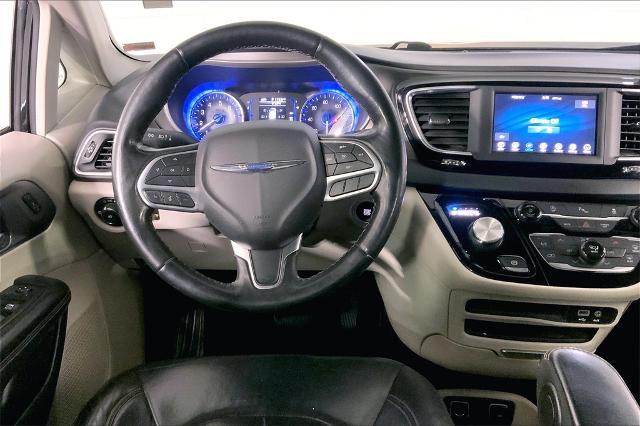 2020 Chrysler Pacifica Vehicle Photo in Lees Summit, MO 64086