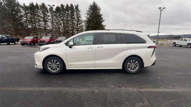 2021 Toyota Sienna Vehicle Photo in TULLY, NY 13159-3159