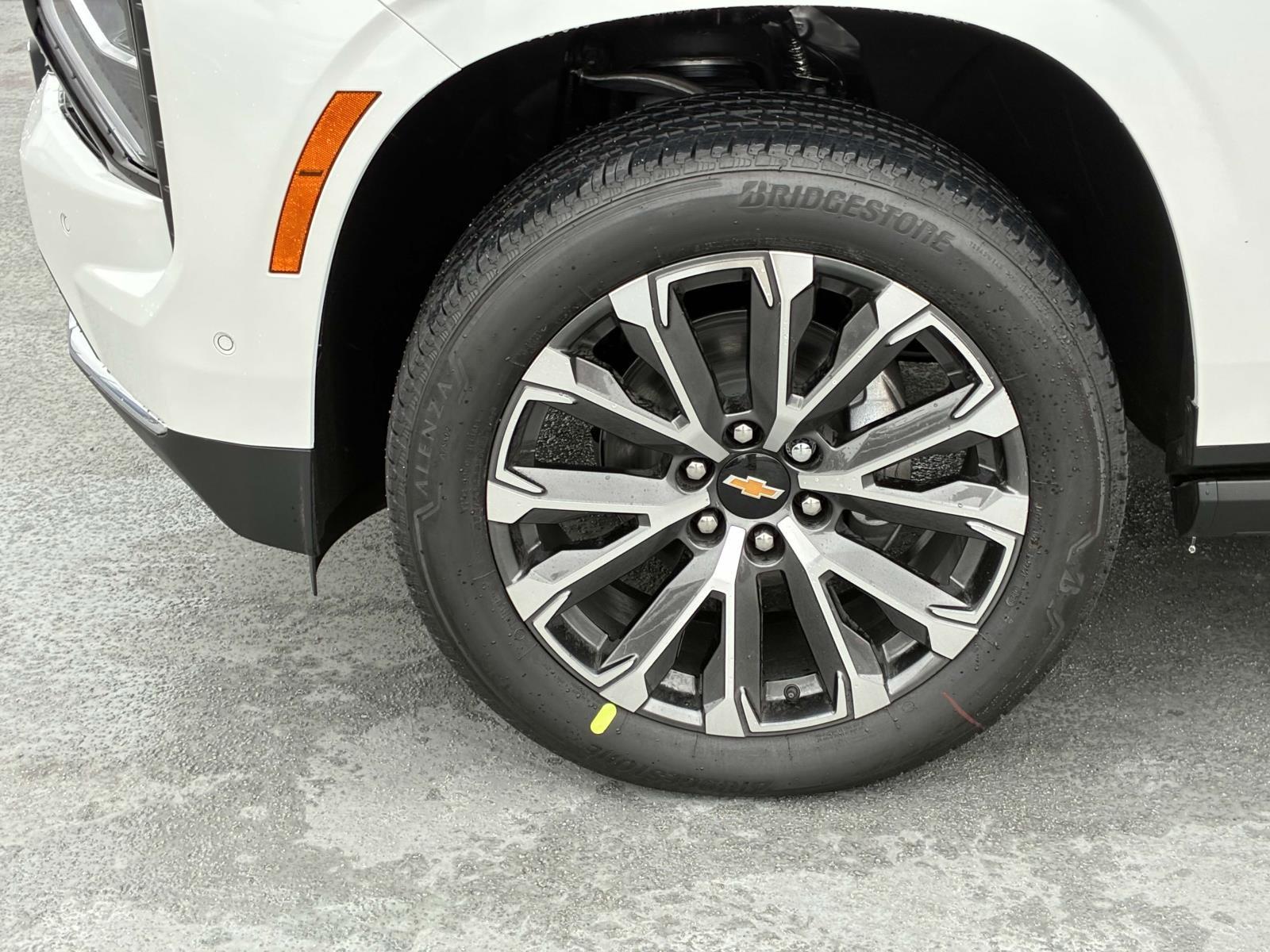 2025 Chevrolet Suburban Vehicle Photo in LOS ANGELES, CA 90007-3794