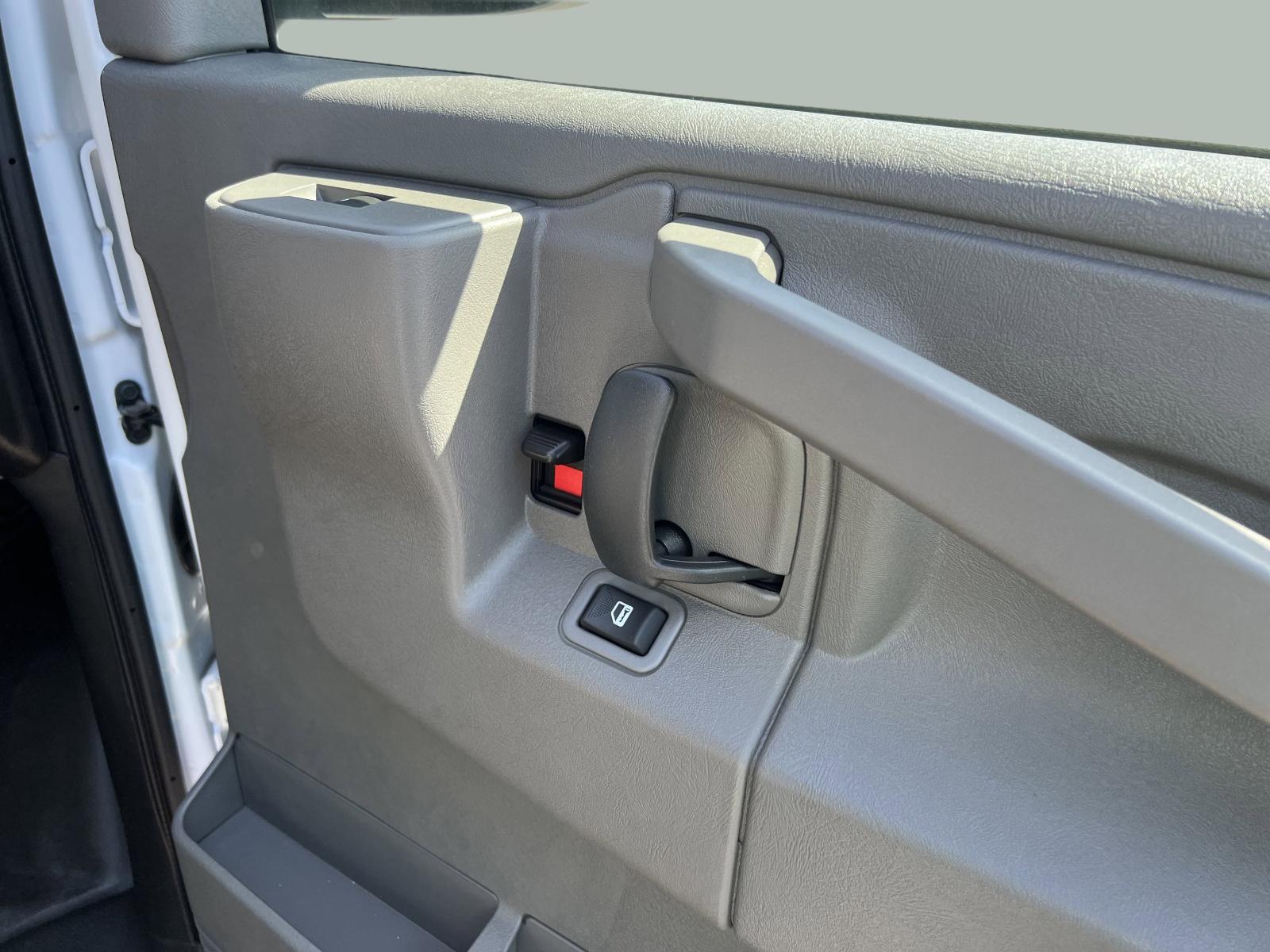 2025 Chevrolet Express Cargo 2500 Vehicle Photo in GEORGETOWN, TX 78626-7508