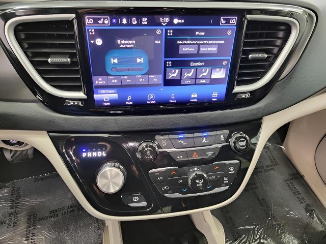 2023 Chrysler Pacifica Vehicle Photo in Green Bay, WI 54304
