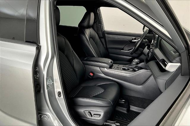 2024 Toyota Highlander Vehicle Photo in San Antonio, TX 78230