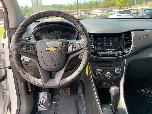 2022 Chevrolet Trax Vehicle Photo in MOON TOWNSHIP, PA 15108-2571