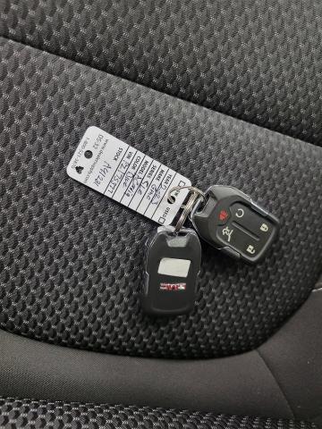 2023 GMC Acadia Vehicle Photo in NEENAH, WI 54956-2243