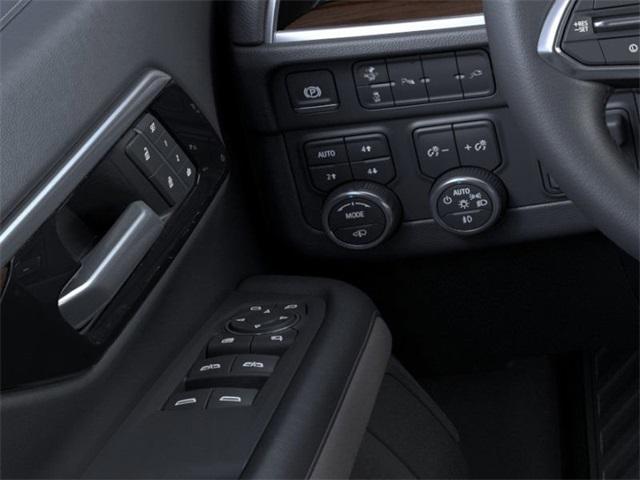 2025 Chevrolet Suburban Vehicle Photo in ENGLEWOOD, CO 80113-6708