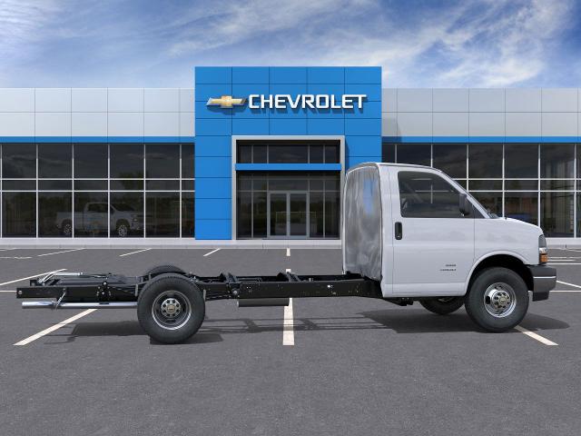 2025 Chevrolet Express Cutaway 4500 Vehicle Photo in PAWLING, NY 12564-3219