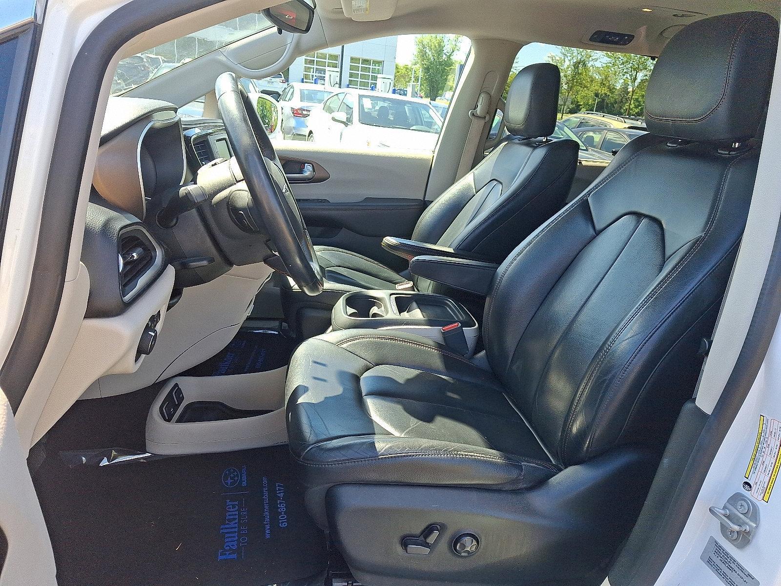 2017 Chrysler Pacifica Vehicle Photo in Easton, PA 18045