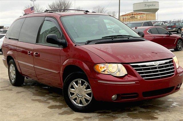 2007 Chrysler Town & Country LWB Vehicle Photo in TOPEKA, KS 66609-0000