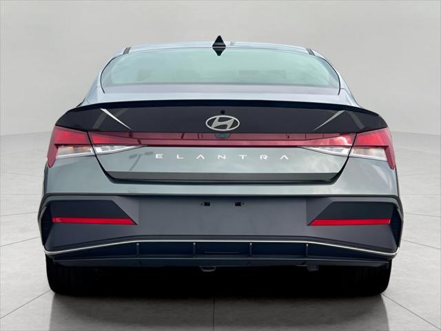 2025 Hyundai ELANTRA Vehicle Photo in Green Bay, WI 54304