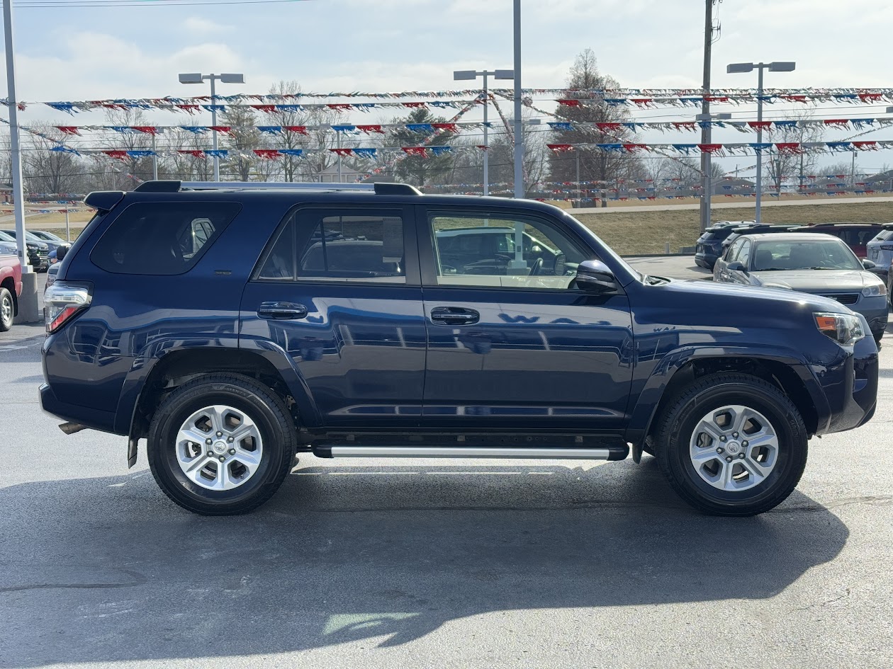 2020 Toyota 4Runner Vehicle Photo in BOONVILLE, IN 47601-9633