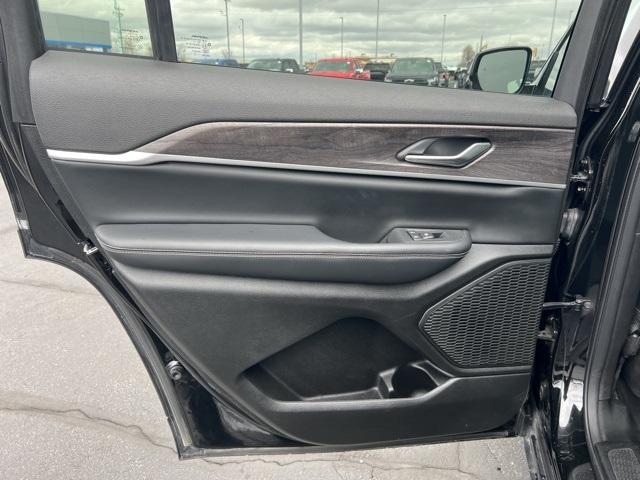 2023 Jeep Grand Cherokee L Vehicle Photo in GREEN BAY, WI 54304-5303