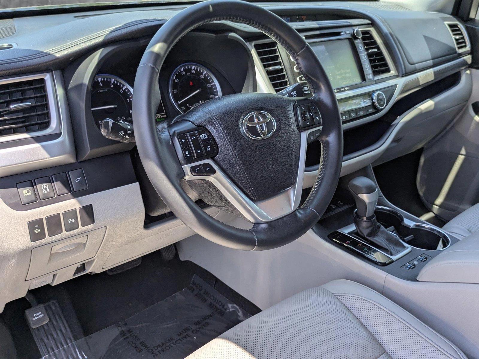 2017 Toyota Highlander Vehicle Photo in Clearwater, FL 33765