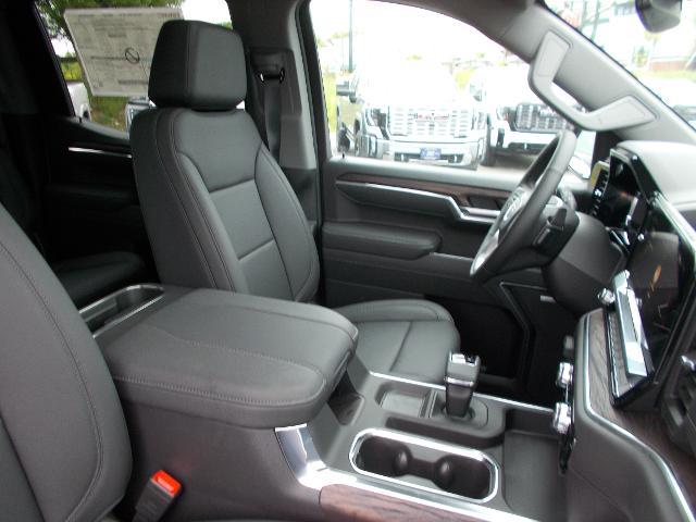 2025 GMC Sierra 1500 Vehicle Photo in LOWELL, MA 01852-4336
