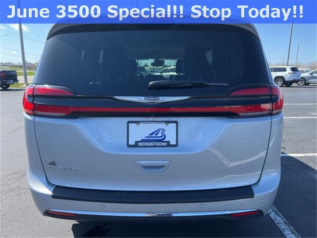 2023 Chrysler Pacifica Vehicle Photo in GREEN BAY, WI 54304-5303