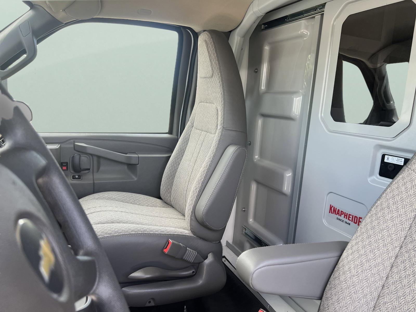 2025 Chevrolet Express Cutaway 3500 Vehicle Photo in GEORGETOWN, TX 78626-7508